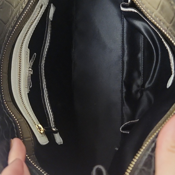 Henri Bendel Black And Olive Ombre Croc Leather - Picture 7 of 7